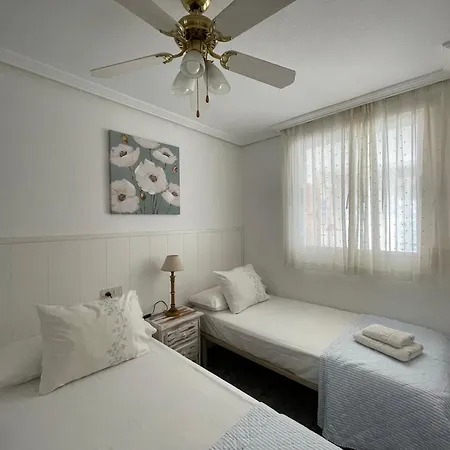 A Un Minuto De La Playa De Levante *